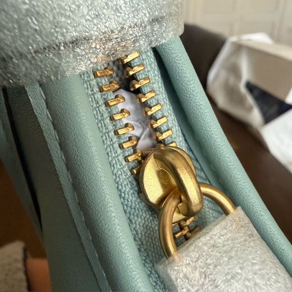 Coach Curve Zip in Light Blue NWT - Picture 6 of 10